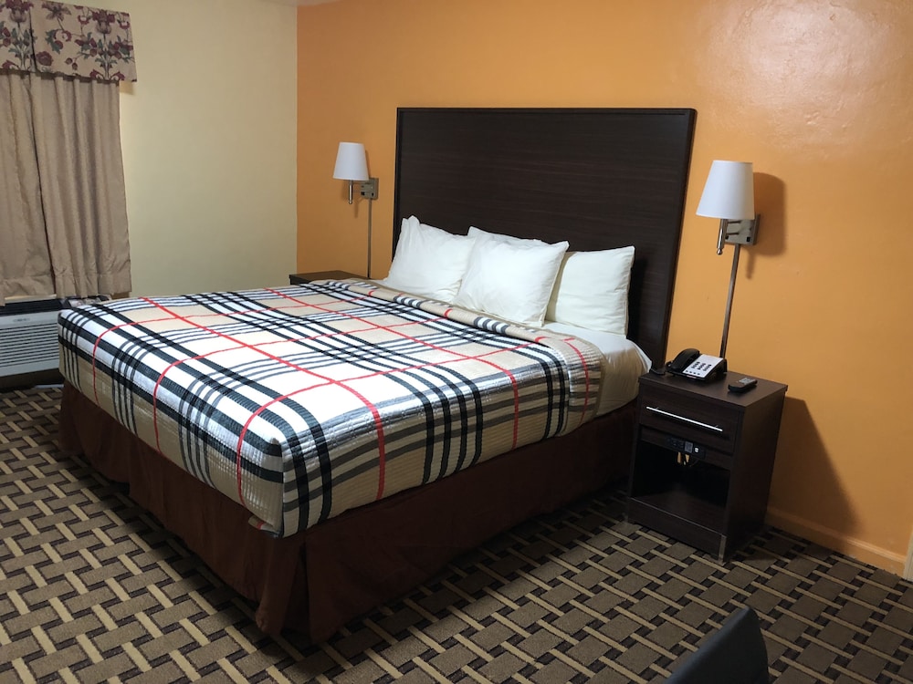 Room, 1 King Bed, Non Smoking photo 1