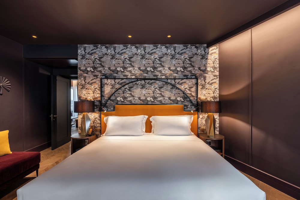 Signature Suite (Medici) thumbnail 5