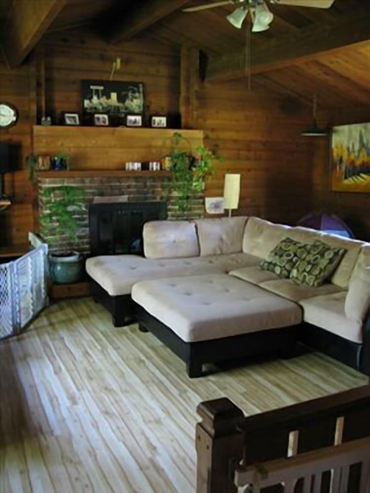 House, 3 Bedrooms, Kitchen, River View (River House) photo 2