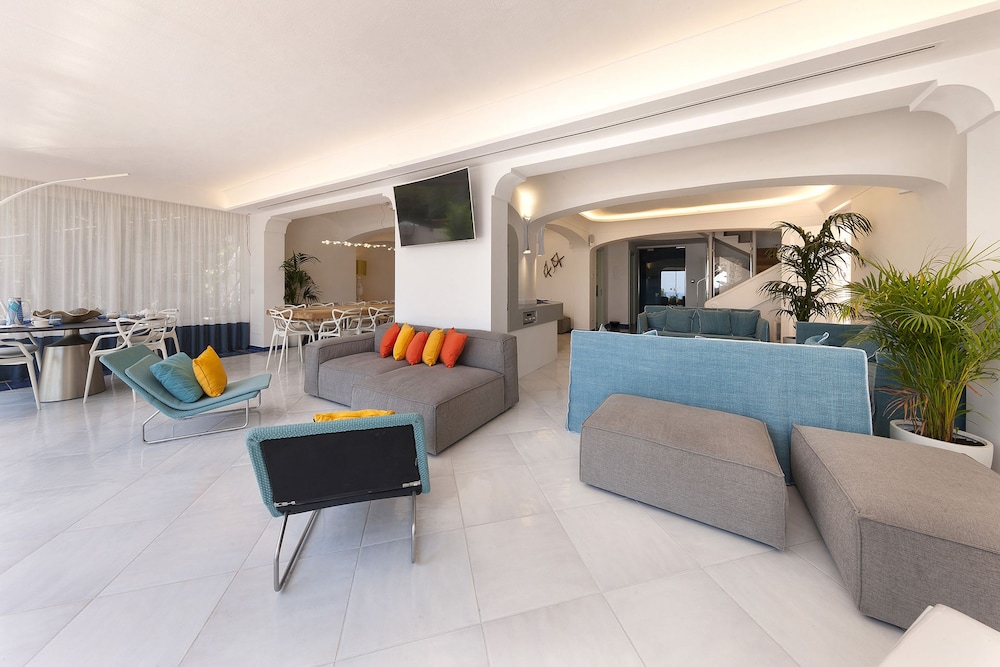 Villa photo 3