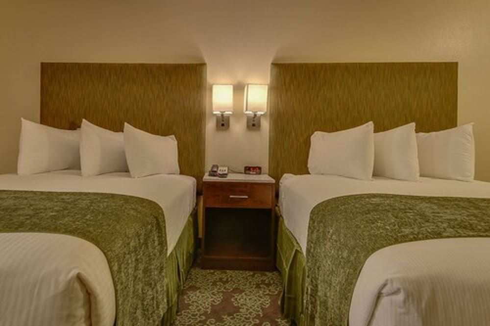 Deluxe Room, 2 Queen Beds photo 2