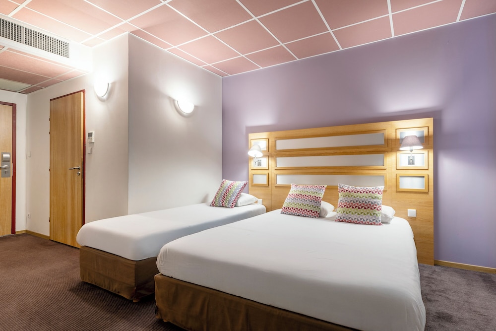 Standard Room, Multiple Beds photo 1