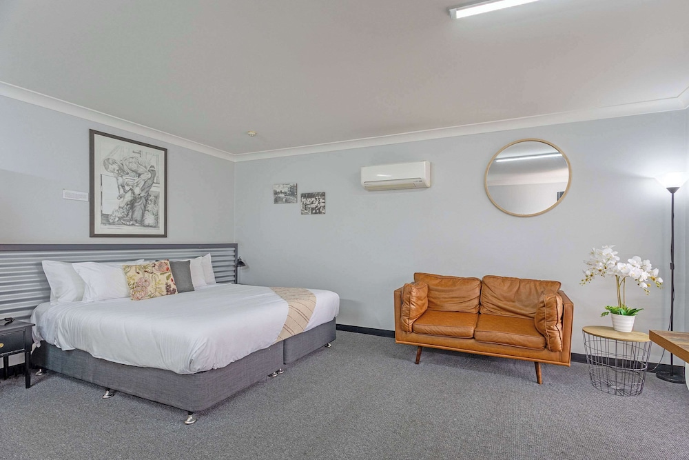 Suite, 1 King Bed, Non Smoking