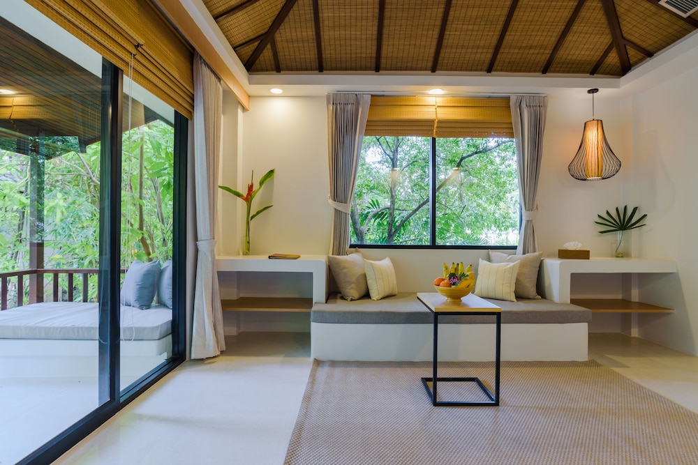 Deluxe Villa, 1 Bedroom, Pool View, Poolside - Photo 7