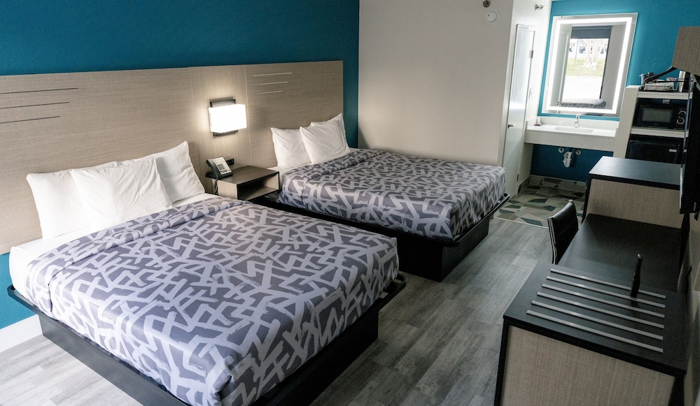 Single Room, 2 Double Beds, Smoking photo 1