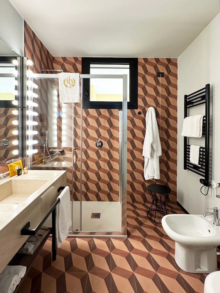 Exclusive Suite - Photo 8