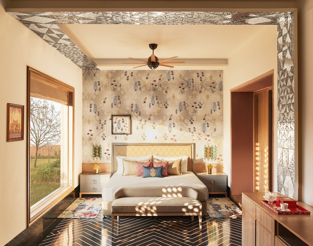 Grand Luxury Suite With Private Sit-out - Photo 4