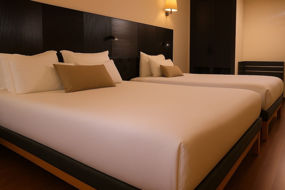 Standard Room, Multiple Beds, Non Smoking, City View photo 1