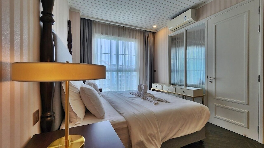 Condo, Balcony, Pool View photo 2