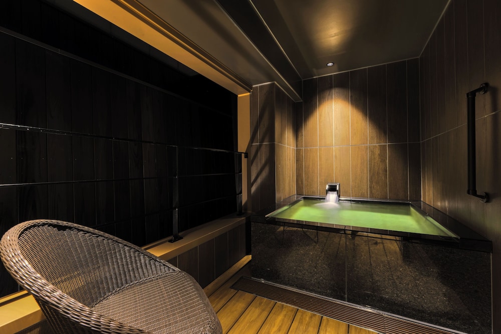 Suite with Spa Bath, Non Smoking - Photo 6
