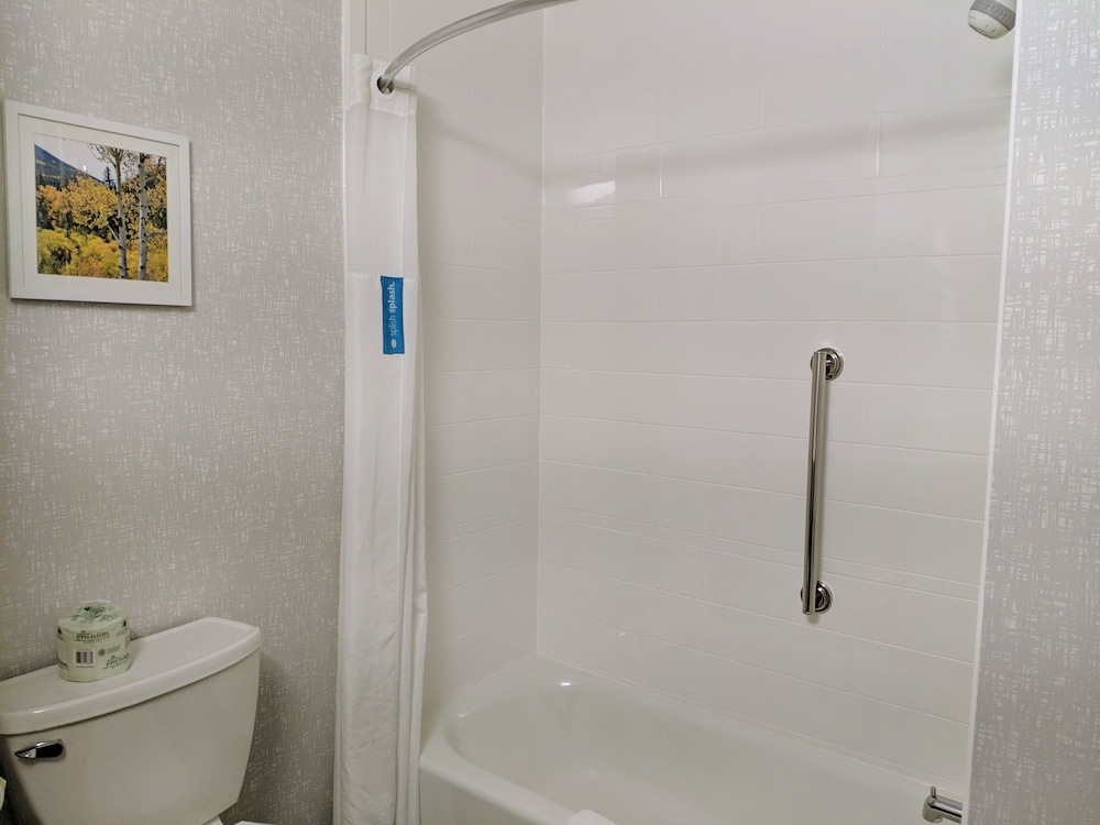 Suite, Multiple Beds, Non Smoking - Photo 9