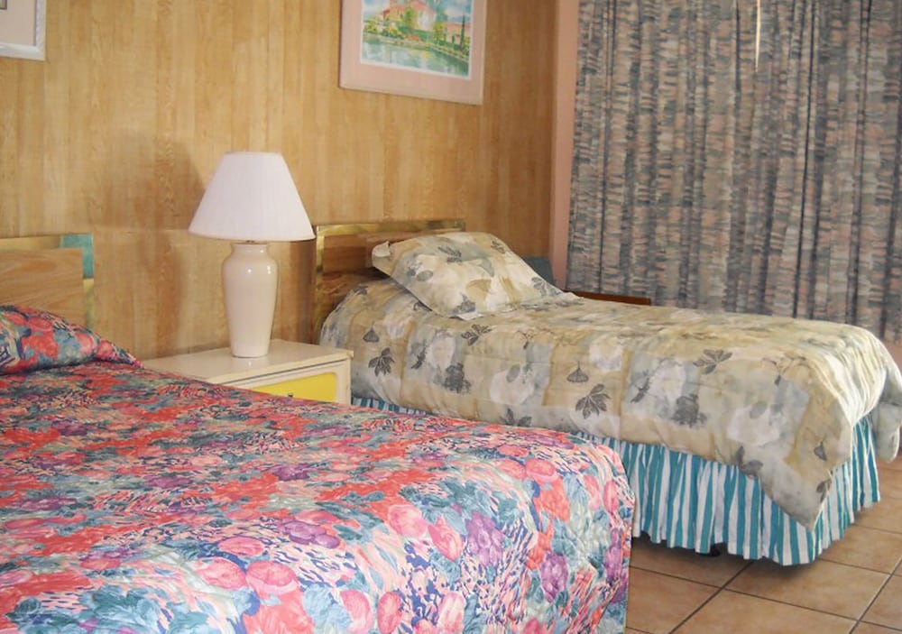 Basic Double Room, Multiple Beds - Photo 2