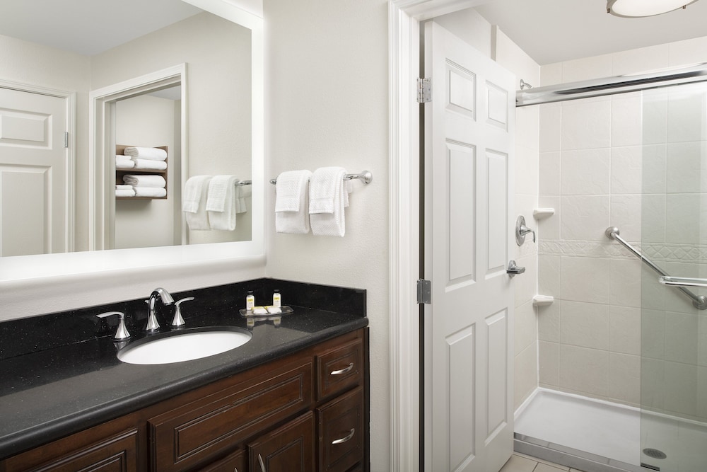 Suite, 1 Bedroom, Kitchen (1 King Bed) - Photo 13