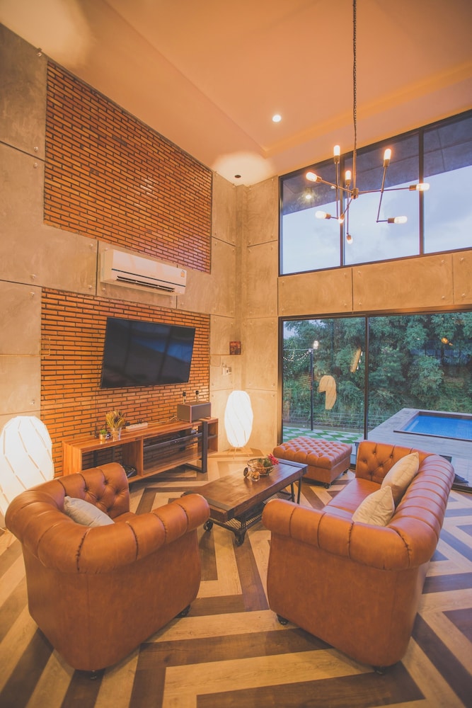 Exclusive Villa, Canal View