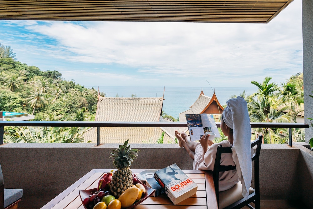 Grand Thai with Natural Ocean View & Spa Bath - Photo 16