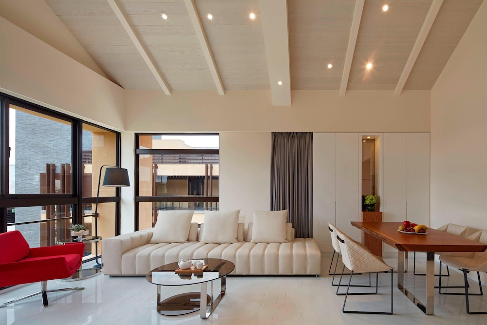 Suite, 1 Bedroom photo 2