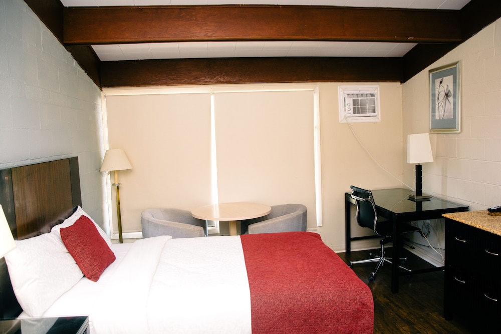 Standard Room, 2 Double Beds, Lake View photo 2