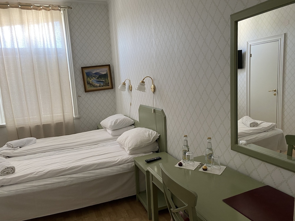 Classic Single Room, Private Bathroom photo 2