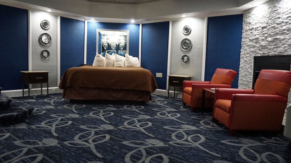 Deluxe Room, 1 King Bed, Non Smoking, Jetted Tub photo 3