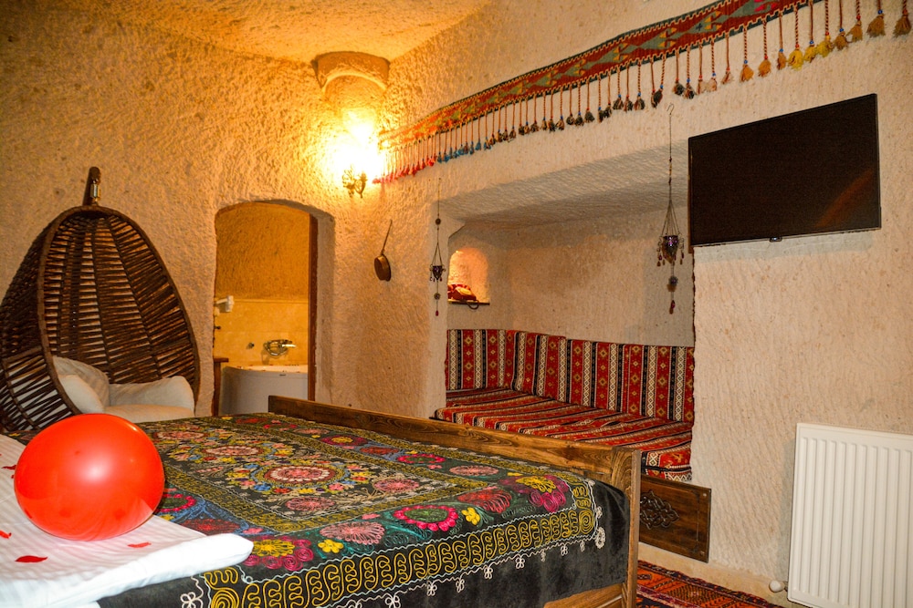 Cave Room, Jacuzzi photo 1