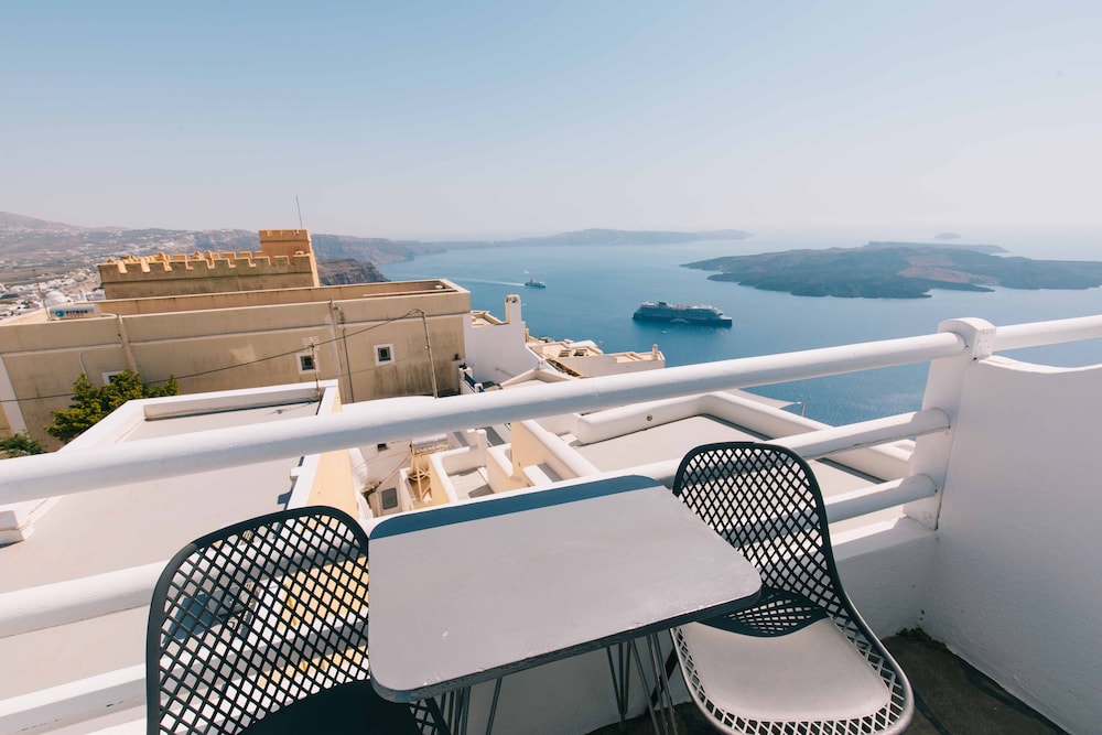 Double Room (Caldera View) - Photo 4