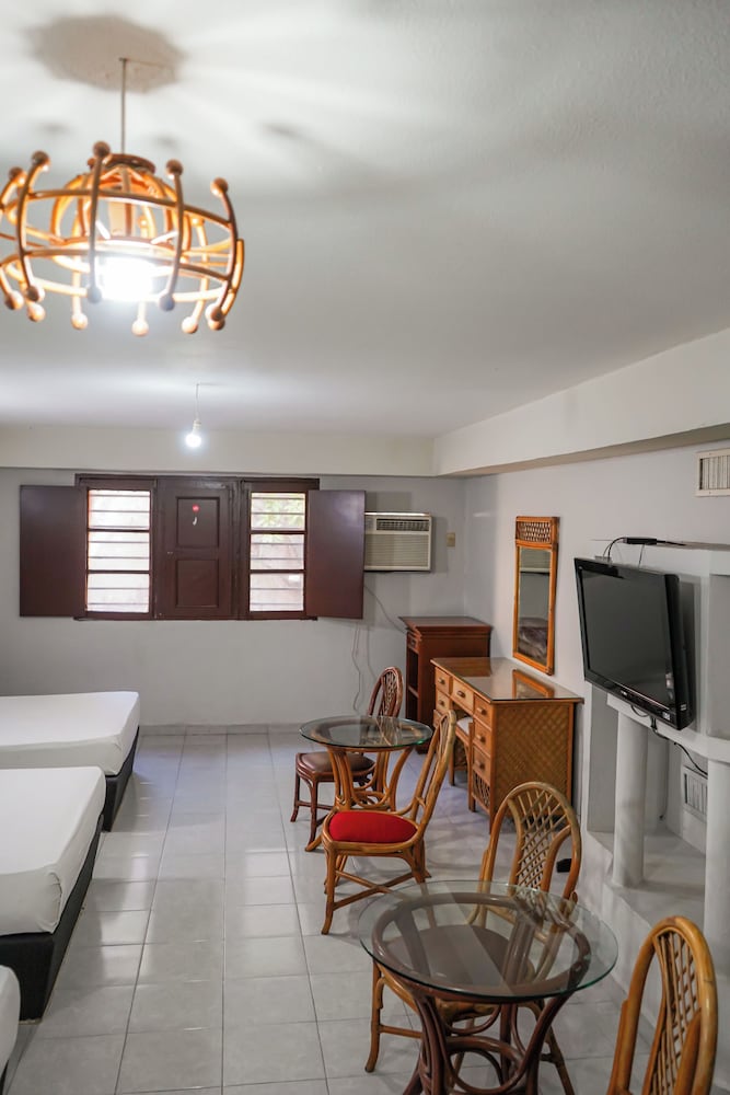 Standard Room, Multiple Beds photo 2