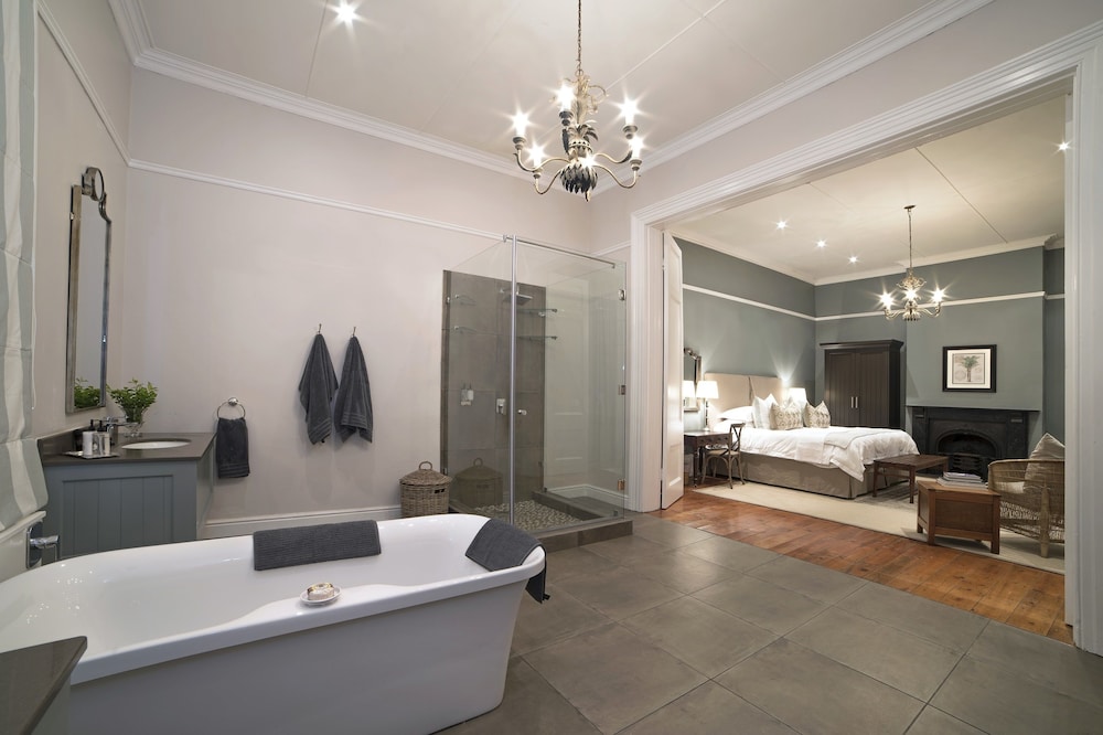 Luxury Suite 2 photo 3