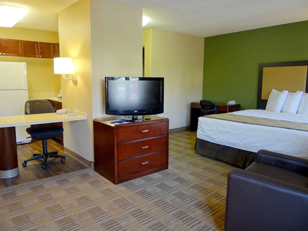 Deluxe Studio, 1 King Bed with Sofa bed, Non Smoking - Photo 4