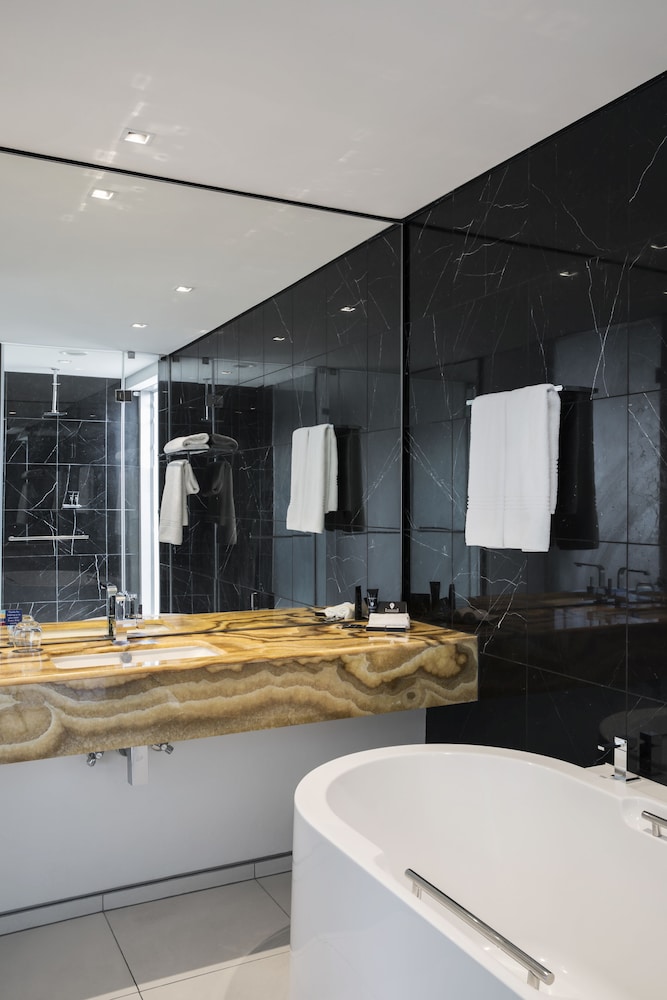 Executive Suite - Photo 4