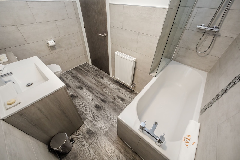Suite, Ensuite (Navy ) - Photo 5
