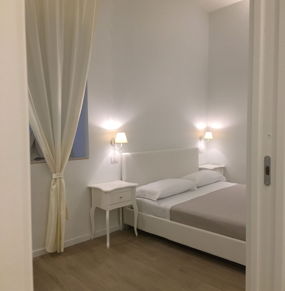 Classic Triple Room, Non Smoking, Balcony photo 1