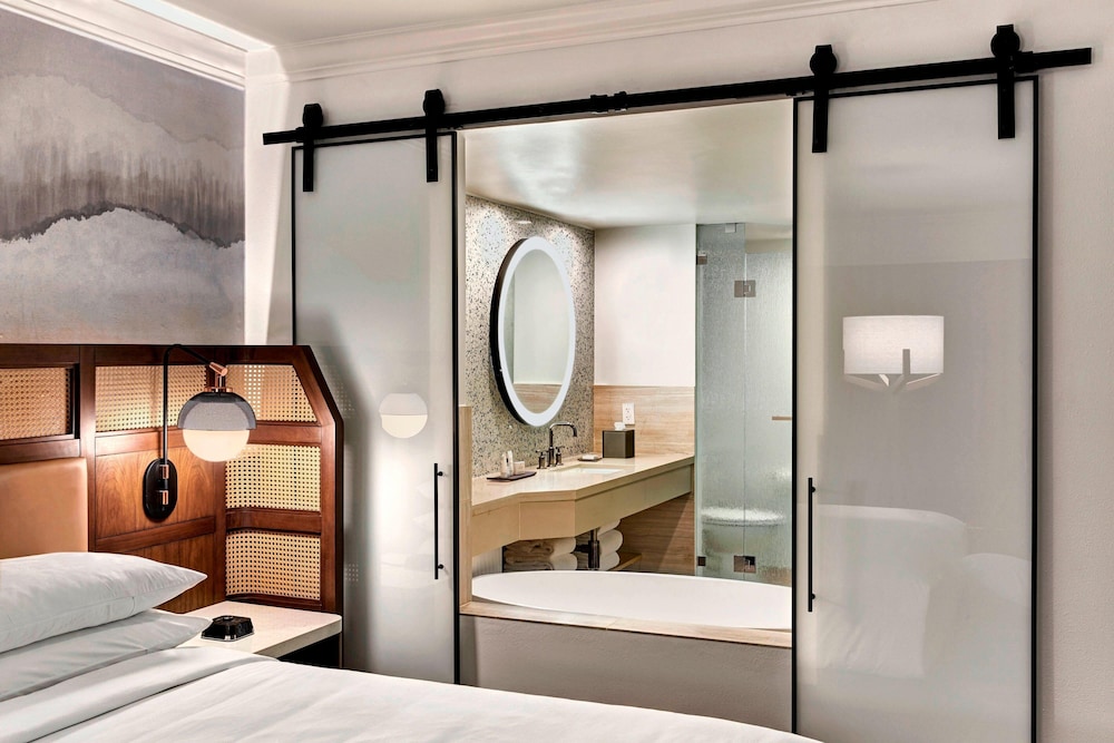 Signature Room, 1 King Bed with Sofa bed (View) - Photo 8