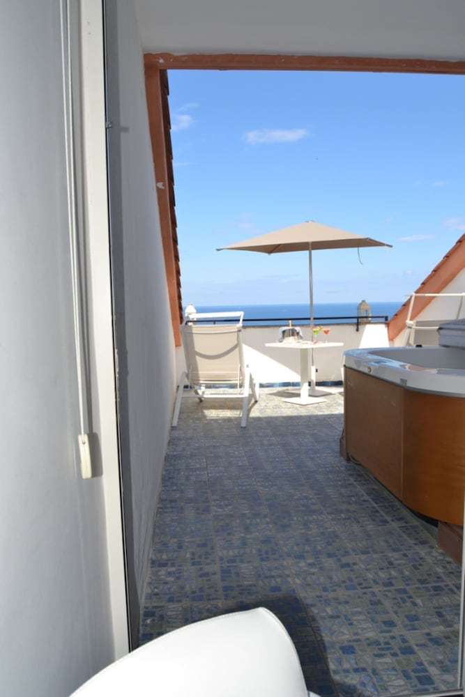 Junior Suite, Jetted Tub, Sea View photo 3