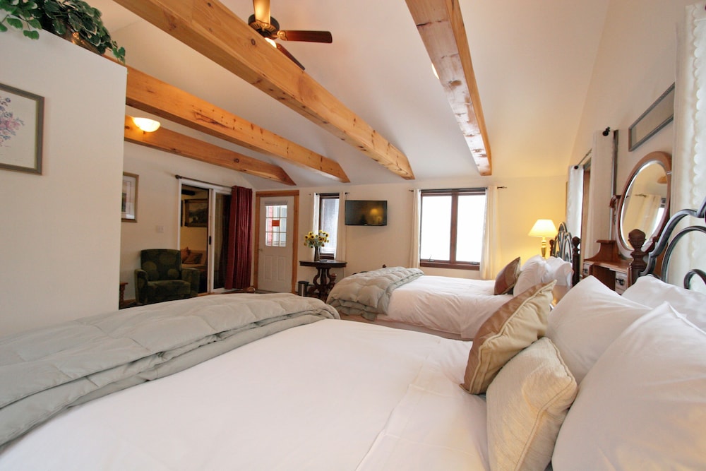 Saco Suite with refrigerator photo 3