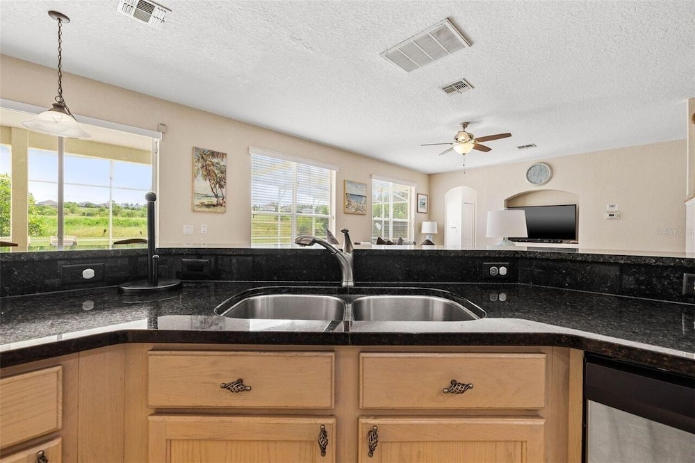 Large Villa - Close to Disney With Extended Patio and Golf Course Views, Bild 16