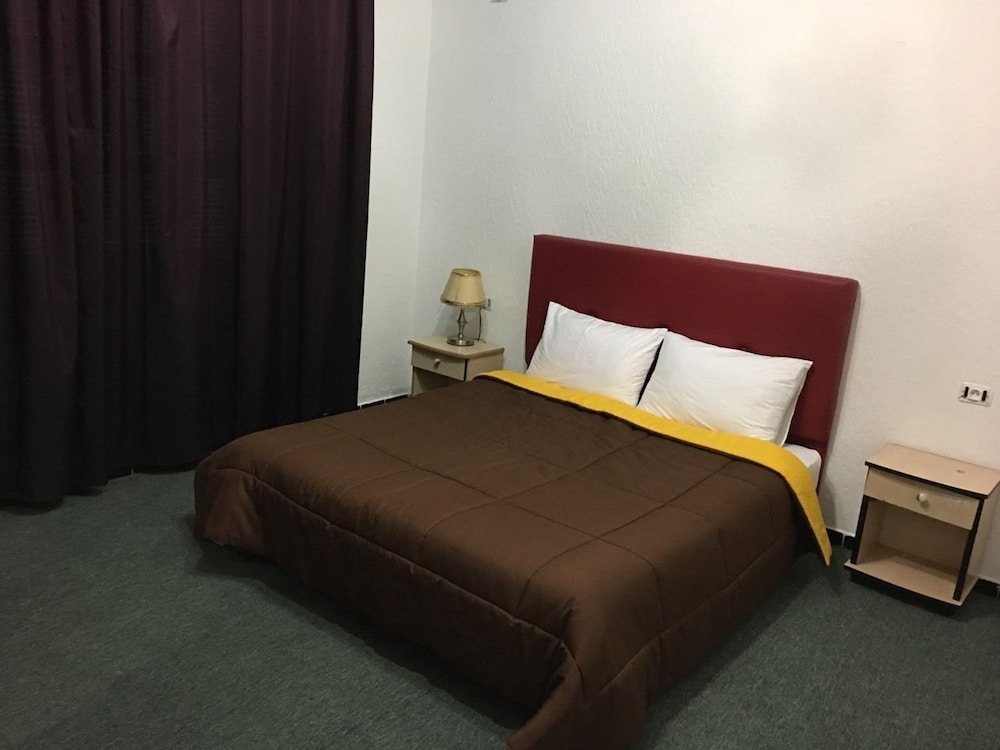 House, 2 Bedrooms photo 2