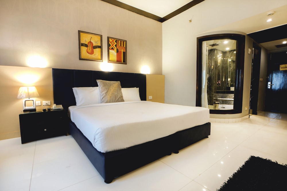 Pal Grand Room photo 2
