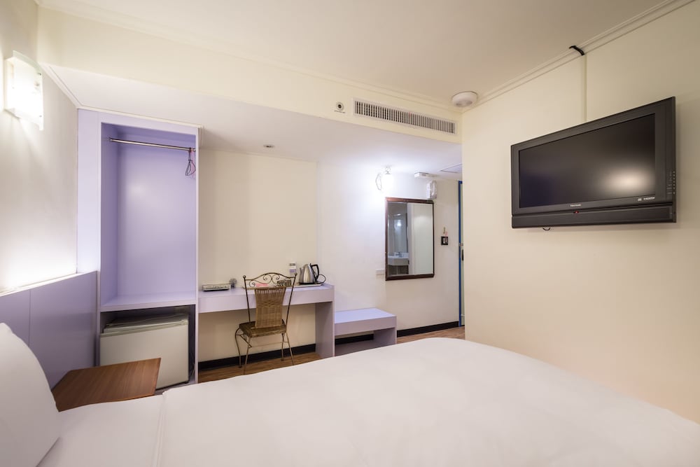 Basic Single Room, 1 Twin Bed, No Windows photo 2