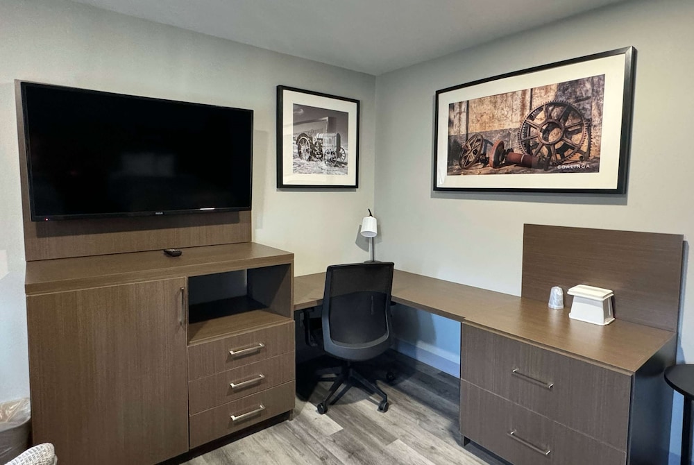Room, 2 Queen Beds, Accessible, Non Smoking (Mobiliy, Shower w/Grab Bars)