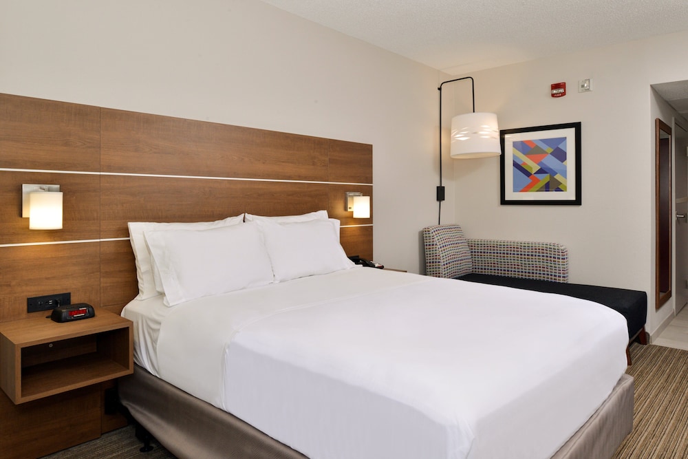 Standard Room, 1 Queen Bed, Accessible (Accessible Tub) photo 2