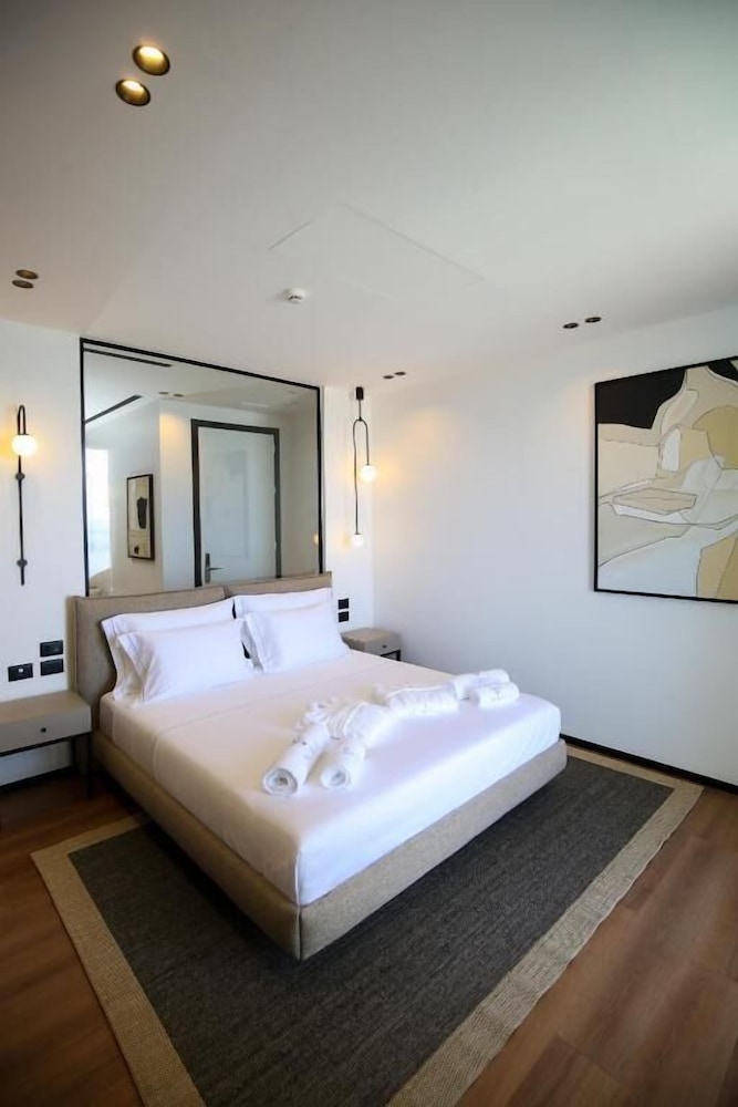 Deluxe Studio Suite, Private Pool