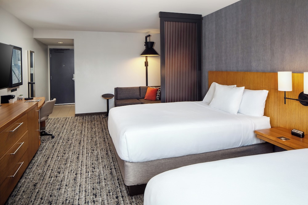 Room, Multiple Beds (High Floor)
