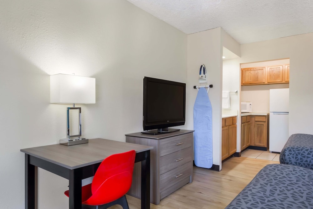 Studio, 2 Queen Beds, Kitchenette photo 2