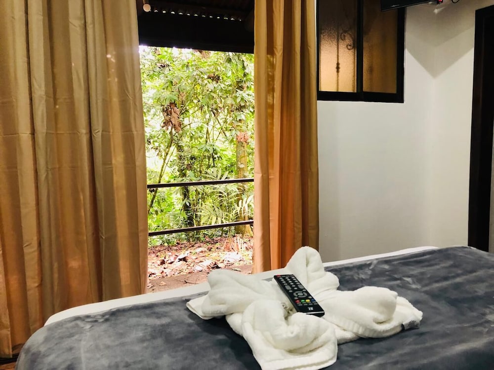 Basic Double Room, 1 King Bed photo 2