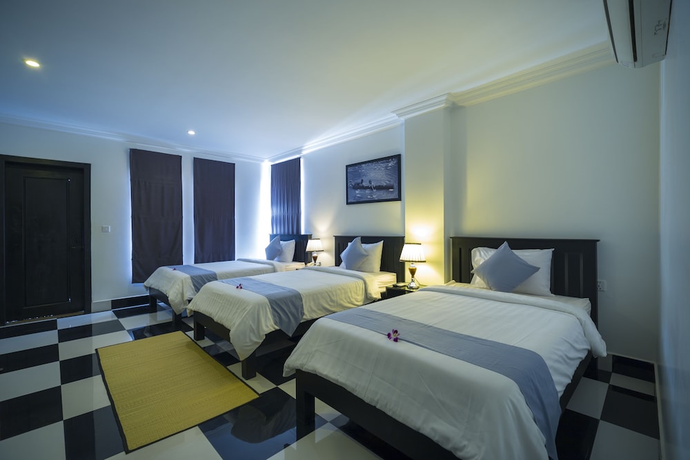 Deluxe Triple Room, Pool View