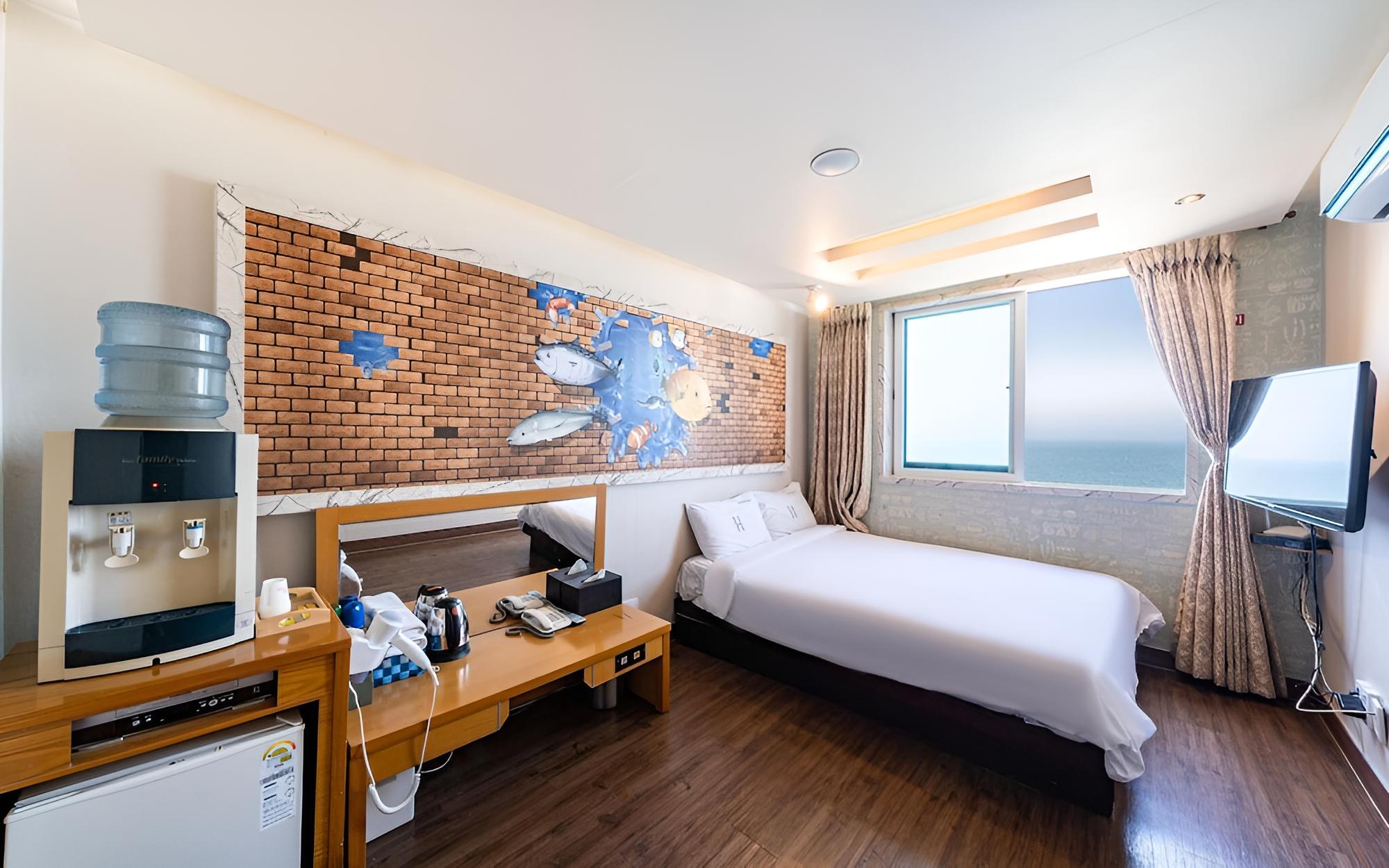 Room (Marine Half Ocean (randomly assigned ) photo 1