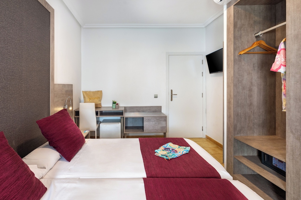 Twin Room (3 Adults) photo 2