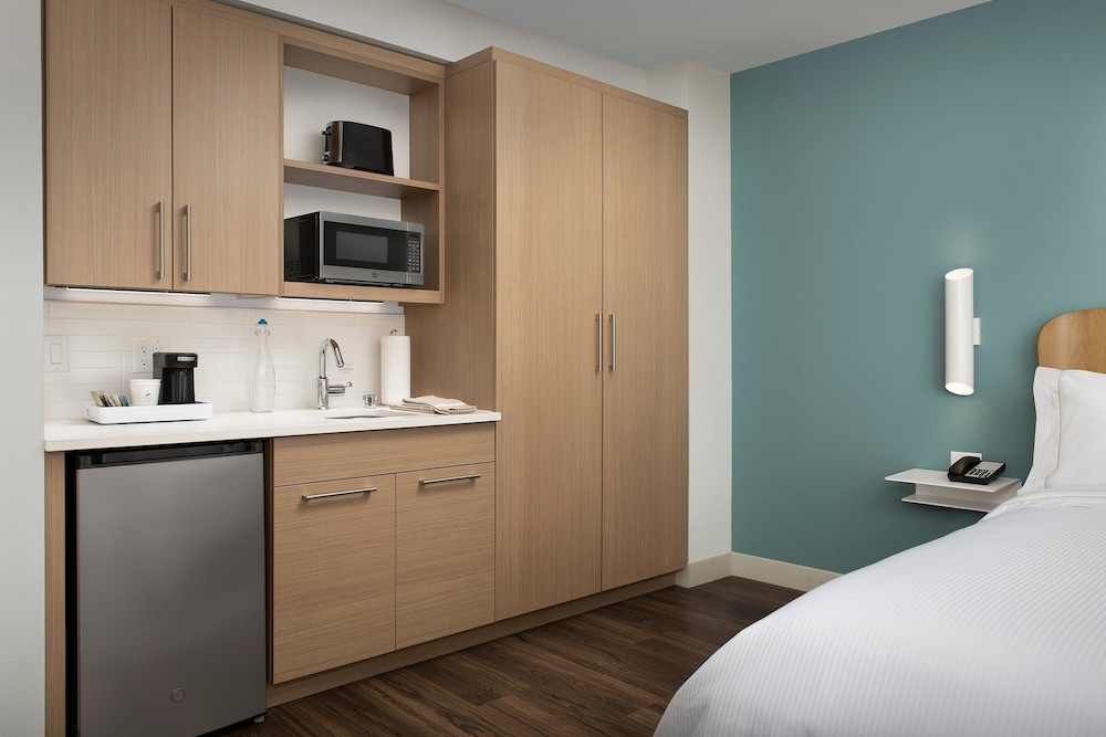 Studio, 2 Queen Beds (Hearing Accessible) photo 3