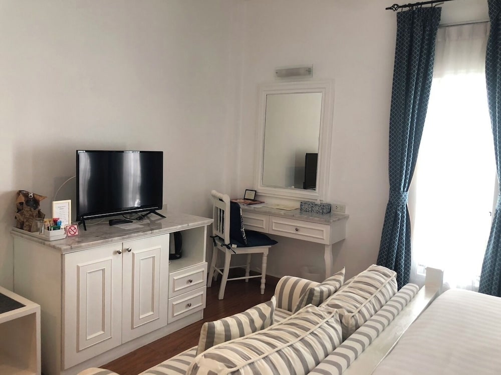 Premium Deluxe 1 King, High Floor - Photo 13