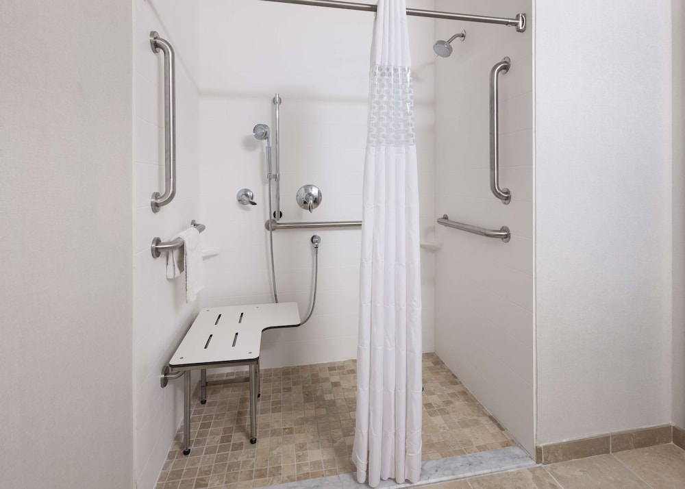 ADA Accessible, Studio, 1 King Bed, Accessible, Non Smoking - Photo 7